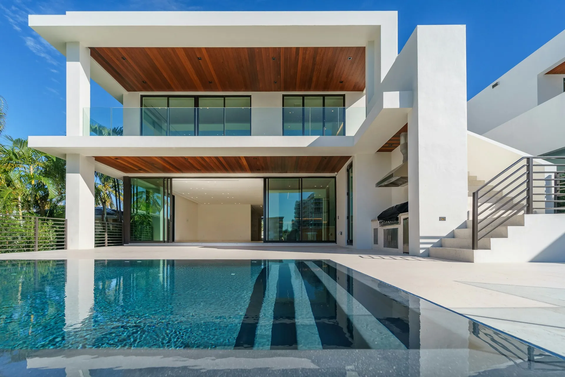 Pre-owned luxury villa in Dubai